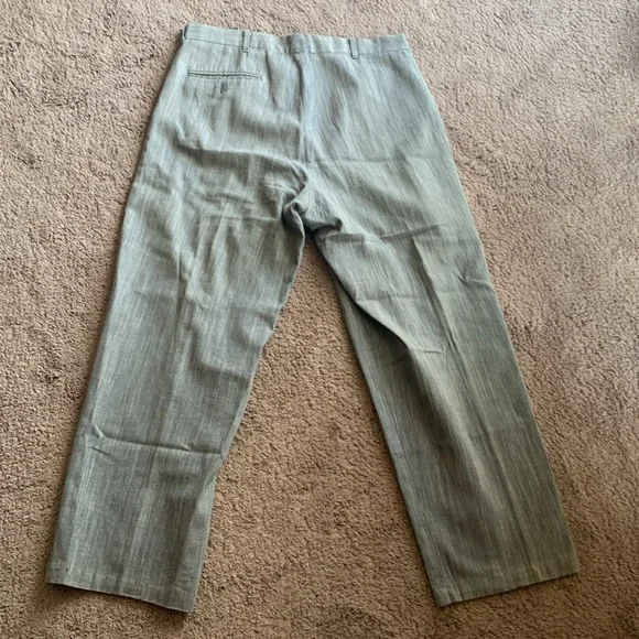 Men’s grey dress pants with pockets and a black zipper. Size small - Picture 6 of 7